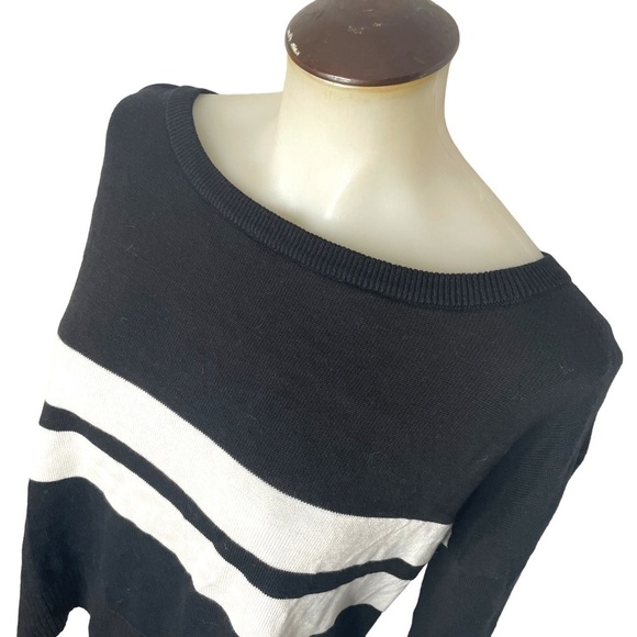 Black And White Oversize Stripe Sweater 🖤 - Picture 5 of 7
